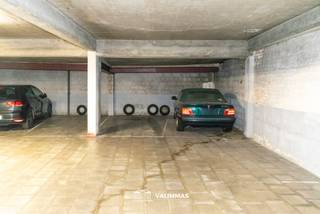VALIMMAS verkoopt in het centrum van Zellik deze welgelegen autostandplaats in de ondergrondse garage. 