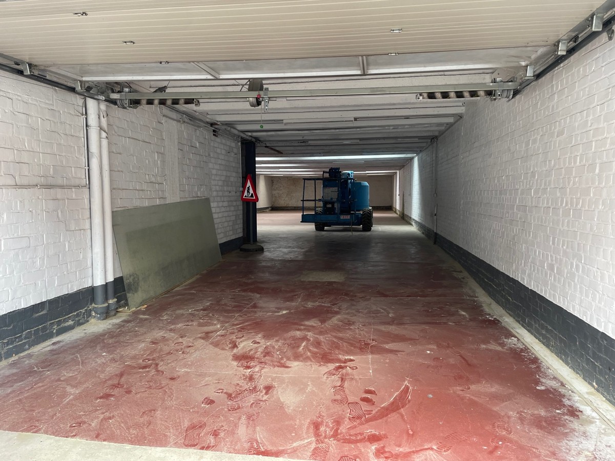 Autostaanplaats in appartementsgebouw - foto 2