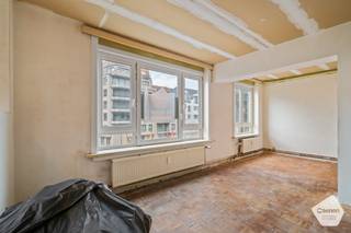 Ce studio à rafraîchir est situé au premier étage d'une résidence sur la place du Casino, à quelques pas de la plage et bien desservi par...