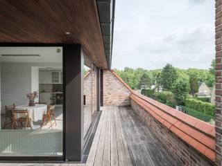 In de Zeelaan te Koksijde vinden we dit zeer ruim (145 m²) appartement met zongericht terras (25 m²) te koop. Het appartement is zeer rustig...