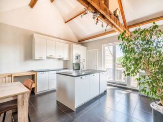 In een kleinschalige residentie die gelegen is op de Veurnestraat 116 (De Panne), stellen wij u dit instapklare appartement op de tweede...
