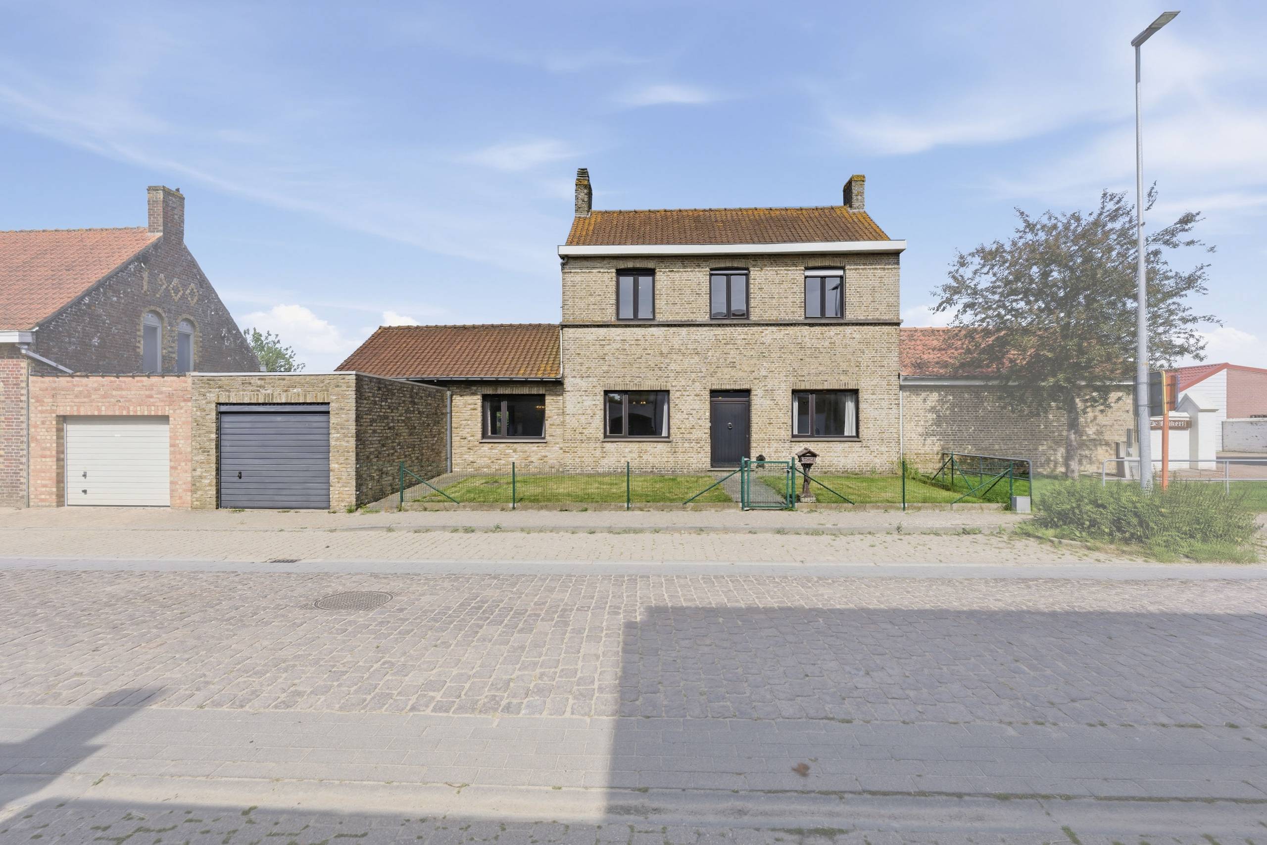 Ruime woning met garage in Izenberge - foto 2