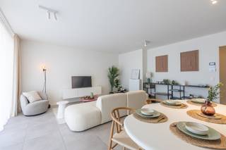 Kom en bezoek dit modelappartement op nieuwbouwzondag 26/04/26 tussen 14u en 17u vrijblijvend.Ontdek dit prachtig afgewerkte nieuwbouwappartement met...