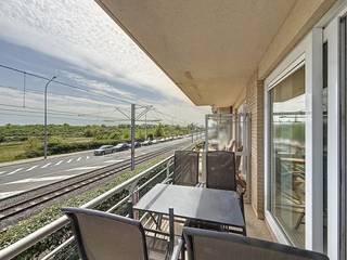 Instapklaar appartement op toplocatie in Nieuwpoort-Bad, vlak bij de zeedijk, het strand en de winkelstraat.Indeling: inkomhal, toilet, aparte...