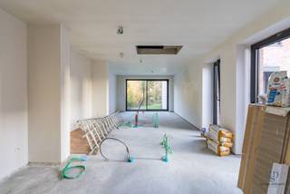 Deze gerenoveerde bungalow-entiteit met 1 slaapkamer situeert zich in het centrum van het landelijke Dikkelvenne.Enerzijds bevinden de bakker, de...