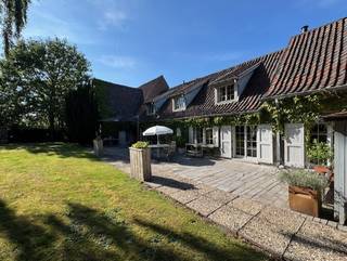 Op zoek naar een karaktervolle woning in een rustige, groene omgeving? Deze prachtige, weliswaar deels te renoveren woning in Maldegem, op een...