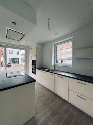 Deze open nieuwbouwwoning is gelegen in het gehucht Temse-Velle. U beschikt over een gezellige tuin, hoogwaardige afwerking en drie...