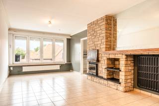 Ontdek dit ruime tweeslaapkamerappartement (±111 m2)op de eerste verdieping van een kleinschalige residentie aan de rand van Sint-Niklaas.Bij het...