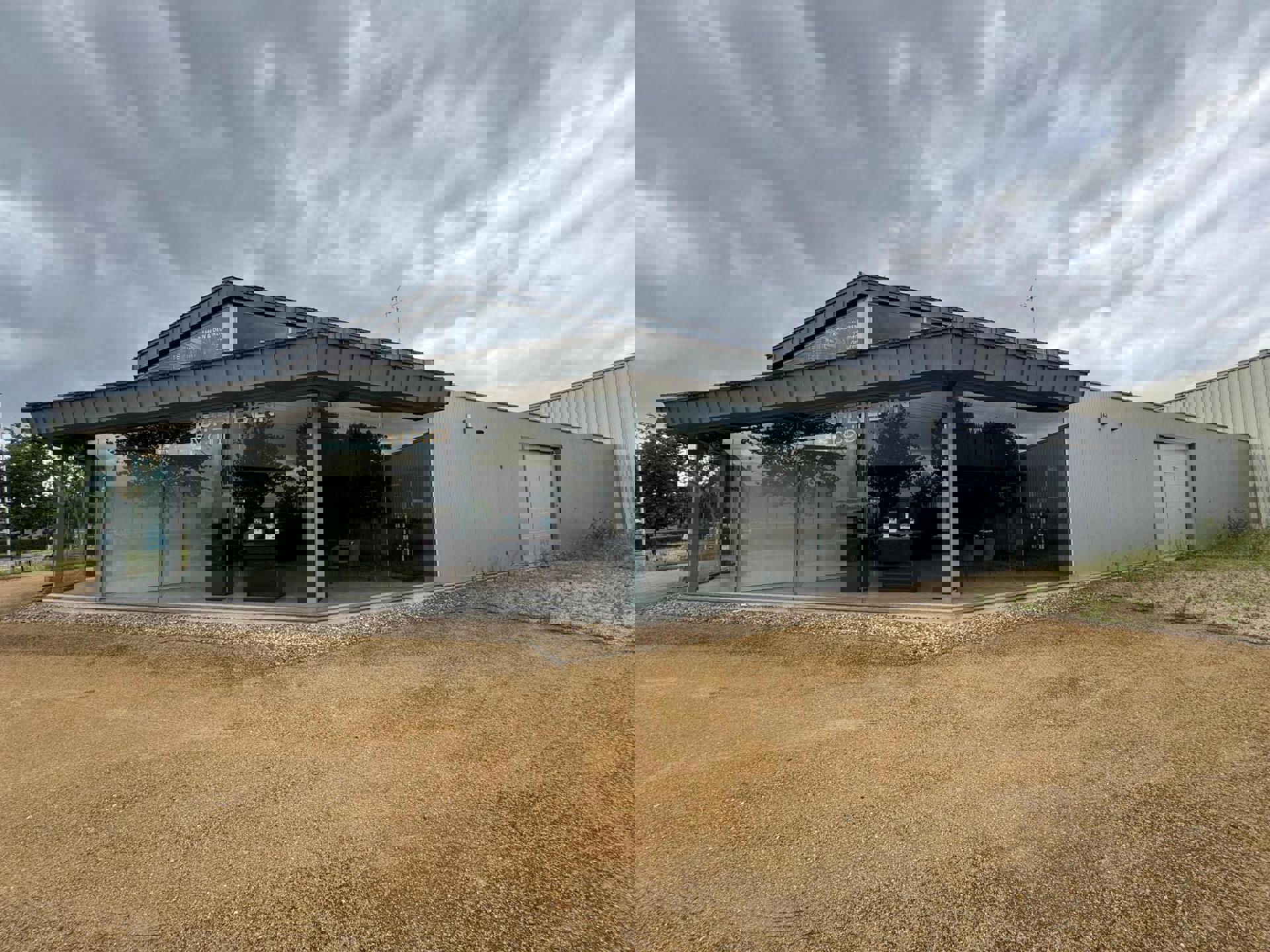 Commercial for rent in Zottegem - photo 1