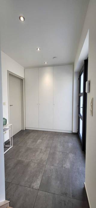 Welkom in deze stijlvolle, energiezuinige, halfopen woning in een rustige, doodlopende straat in Ranst. De woning is gelegen in een recente...