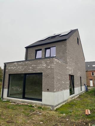 Nieuwbouwwoning in een doodlopende straat in nabij centrum MerelbekePrijzen vanaf €470.000EPC-score: ANabij het centrum van Merelbeke vindt u dit...