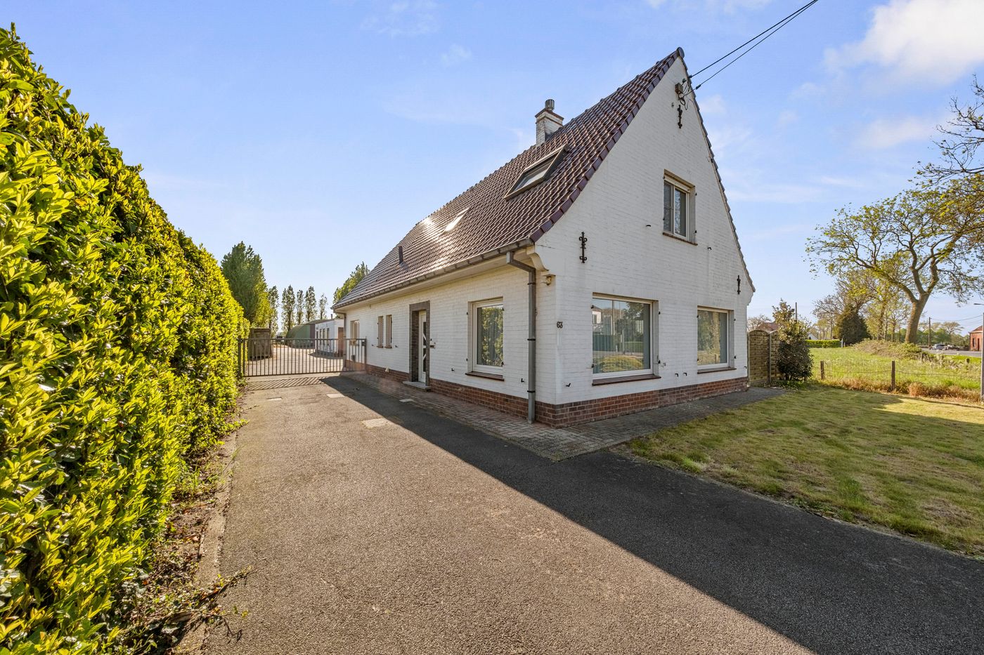 Karaktervolle woning met grote loods en ruime garage op 1.665 m² in Ichtegem - photo 3