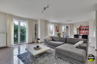 RUIM APPARTEMENT OP RUSTIGE LOCATIE AAN CENTRUM MAASEIKDit ruime appartement van 109 m² is gelegen op een zeer rustige locatie op 500 meter van het...