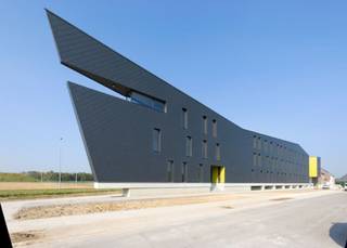 Welkom bij Gate 25L, een bekroond architecturaal meesterwerk dat in 2009 de prestigieuze prijs voor het mooiste gebouw in ontvangst mocht nemen...