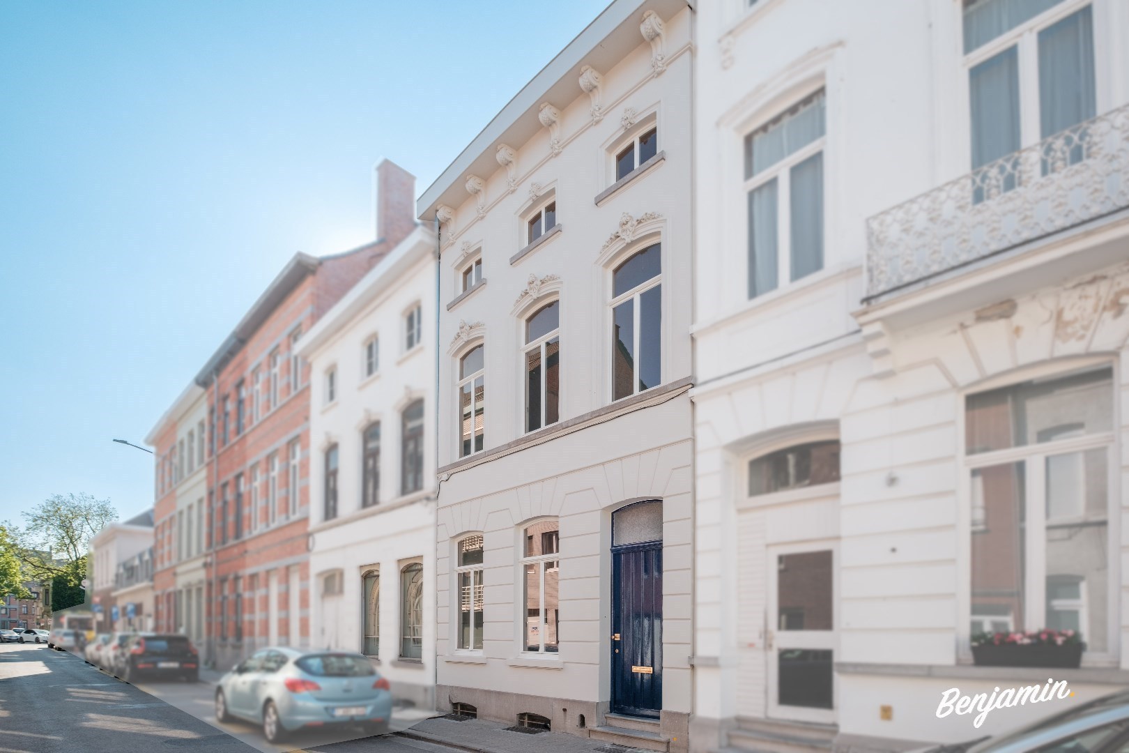 Stylish renovated townhouse in the heart of Kortrijk - photo 1