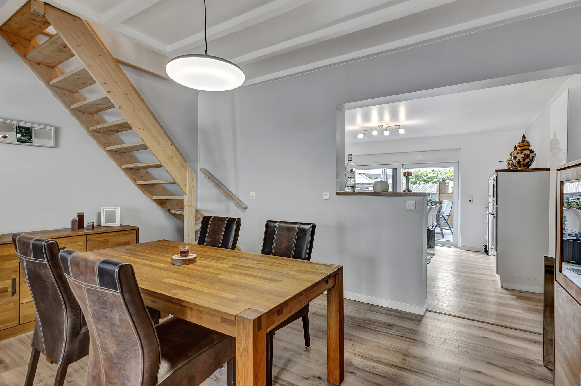 Compleet gerenoveerde woning met terras te Roosdaal - foto 4