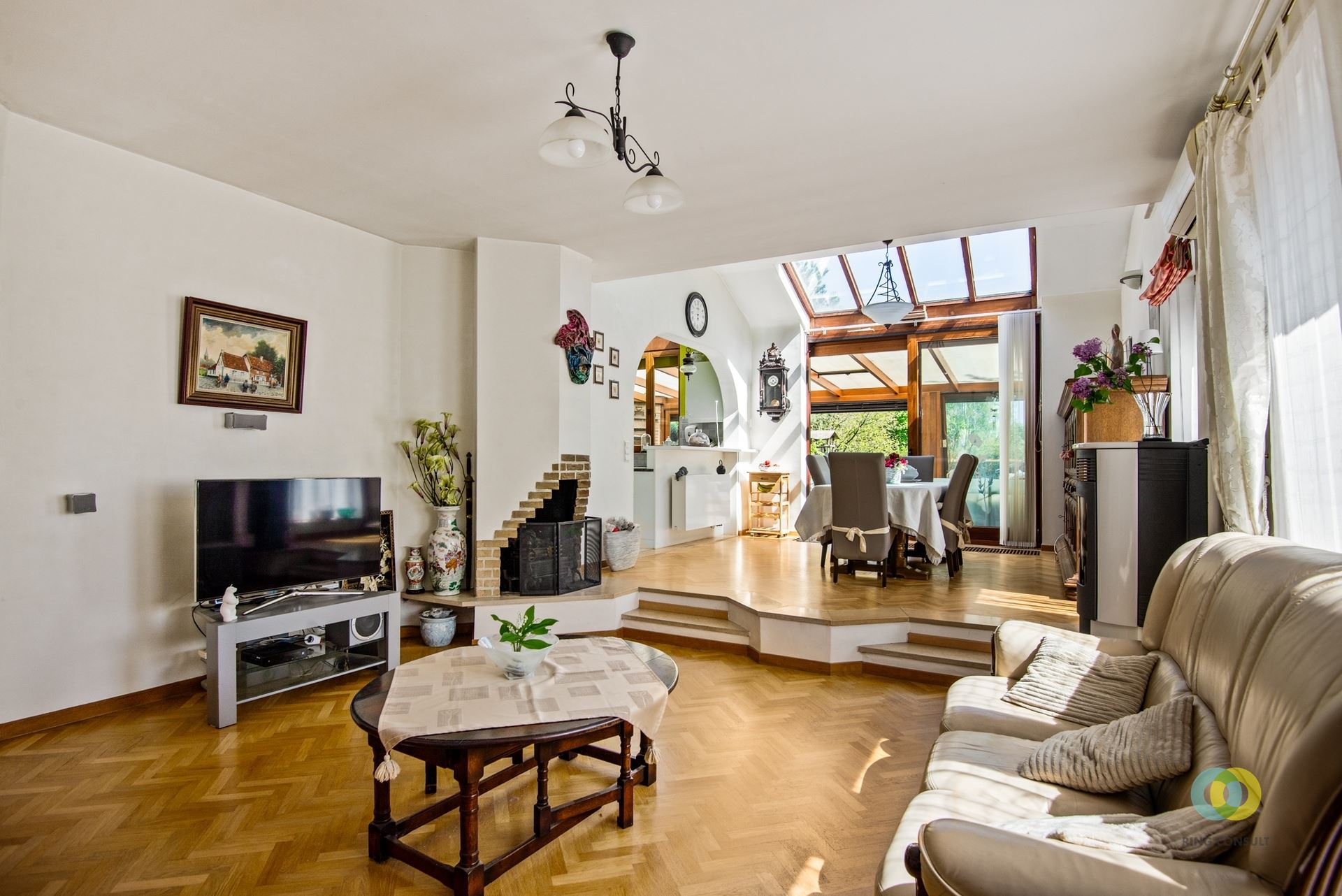 Ruime villa met 4 slaapkamers, bureau en garage - foto 5
