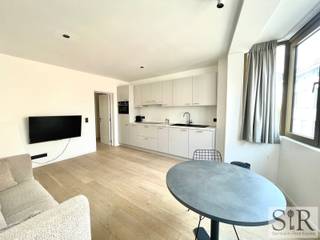 In dit net gerenoveerde gebouw dichtbij de Vismarkt van Mechelen kan je dit heel mooie, gemeubelde appartement vinden op de eerste verdieping...