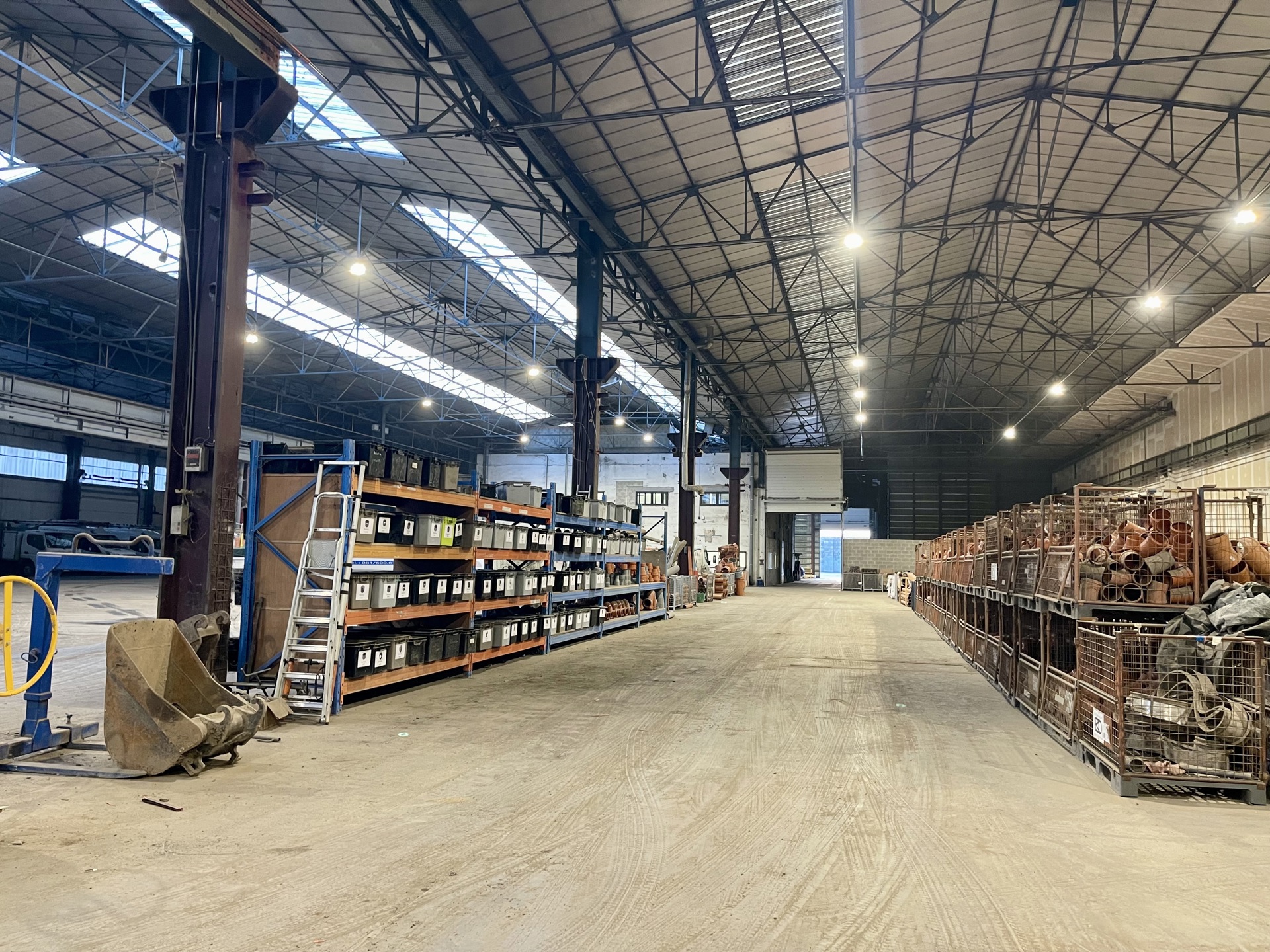 TE KOOP Indrukwekkend industrieel gebouw - foto 4