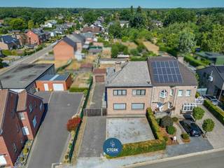 OP TE KNAPPEN GEZINSWONING (206 M²) MET VEEL POTENTIEEL TE LANAKEN ! <br /><br />We vinden deze halfopen bebouwing met een bewoonbare oppervlakte van 106 m² terug op een perceel van circa 5a 92ca in Lanaken. <br /><br />Voor meer informatie, neem zeker een kijkje op onze website via de volgende link:<br />https://www.sterkvastgoedmakelaars.be/detail/te-koop-woning-lanaken/7631114?dosearch=True&flowstatus=ForSale,ForSaleReserved,ForSaleWithBid,ToCompleteForSale,SoldUnderReserve,Sold&pageindex=1&pagesize=12&searchpage=ForSale&sortdirection=DESC&sortfield=pub_flowstatus&transactiontype=Sale