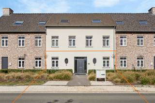 <p><span>Recent (2023) GV appartement met 1 slaapkamer met bijhorend terras (28 m²) en ruime private tuin (221m²) gelegen te Meerhout.</span></p><p><span> </span></p><p><span>Belangrijkste troeven:</span></p><p><span>- Centrale ligging in de nabijheid van het centrum van Meerhout en autosnelwegen</span></p><p><span>- Uiterst kwalitatief afgewerkt en uitstekend onderhouden</span></p><p><span>- Gelijkvloers</span></p><p><span>- 1 ruime slaapkamer</span></p><p><span>- Private tuin</span></p><p><span>- Garage (20 m²) die bereikbaar is langs de tuin</span></p><p><span>- EPC A label</span></p><p><span>- Zonnig terras</span></p><p><span> </span></p><p><span>Bekijk zeker ook de foto's en de grondplannen met de afmetingen. Zo krijgt u van thuis uit al een perfect beeld van wat dit appartement te bieden heeft!</span></p><p><span> </span></p><p><span>Wenst u meer info of een vrijblijvende bezichtiging, contacteer dan ons kantoor op het nummer 011 85 15 15 en wij helpen u graag verder.</span></p>