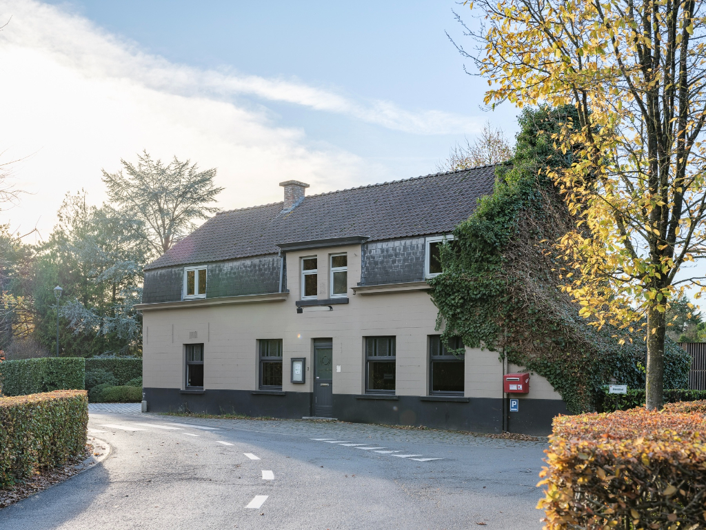 Exceptional hospitality property with prime location in Sint-Martens-Latem - photo 1