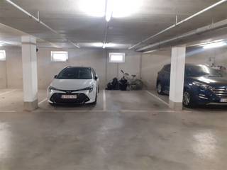 Ondergrondse staanplaatsen in het centrum van Beerse, in het gebouw "Residentie Bert Roefs", tussen de Vrijwilligersstraat en de Don Boskostraat. 4...