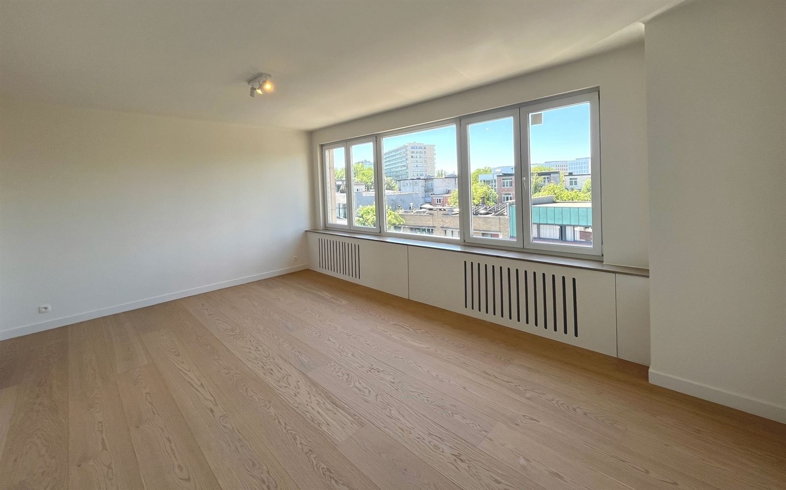 Volledig gerenoveerd appartement met ruim terras/tuin! - foto 5