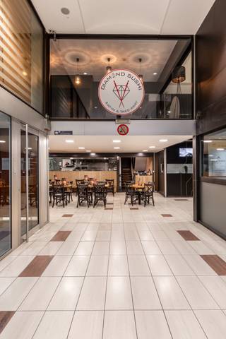 In het hart van de Antwerpse 'Diamantwijk', op wandelafstand van Antwerpen Centraal, vindt u dit uitstekend gelegen horecapand in de...