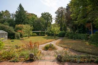 Gelegen aan de Bredabaan, tussen Maria-ter-Heide en het centrum van Brasschaat, vindt u deze op te frissen woning met charmante rieten kap.De woning...