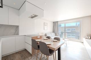 Prachtige ruime studio met aparte slaaphoek te koop te Middelkerke. Deze kwalitatief afgewerkte studio met zonnig terras en zijdelings...
