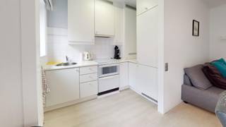 Dit 1-slaapkamerappartement bevindt zich in de Duinenstraat in Heist, op slechts enkele stappen van het Heldenplein en de  zeedijk. Het...