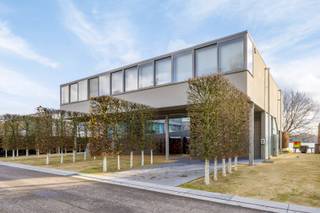 Uniek eigendom te koop aan het exclusieve privé meer Miramar te Mol / Dessel. Wonen aan het water…in de overtreffende trap.Wil u ook iedere dag het...