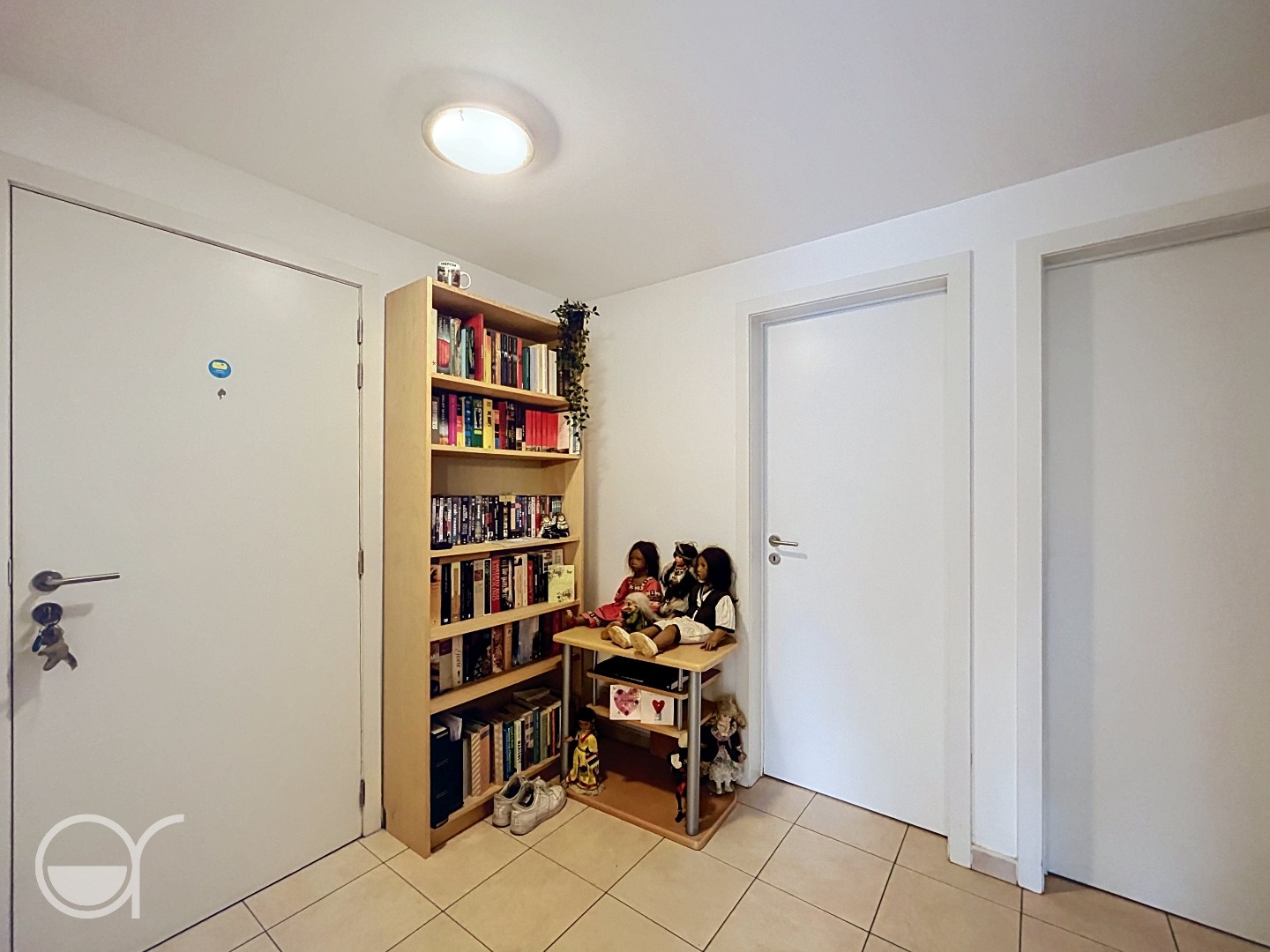 Twee slaapkamerappartement dichtbij de Brugse Poort met parkeerplaats. - foto 2