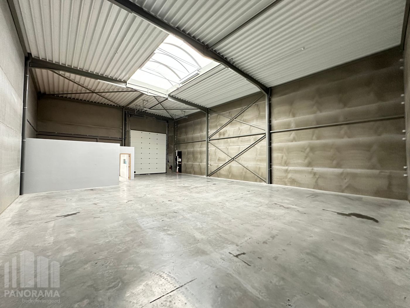 KMO-UNIT VAN 220 M² EN 2 PRIVATIEVE PARKEERPLAATSEN TE HUUR IN WAREGEM - foto 5