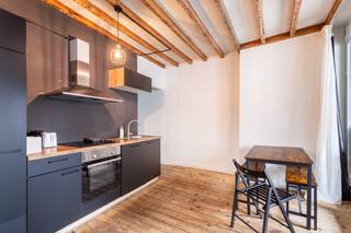 Prachtig appartement te koop op toplocatie in hartje Antwerpen!Gelegen in de Lange Nieuwstraat, op het derde verdiep, bevindt zich dit gezellig...