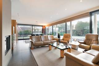 In de rustig gelegen Bevrijdingslaan in Vosselaar, bevindt zich deze verrassend ruime open bebouwing die comfort, ruimte en energiezuinig...