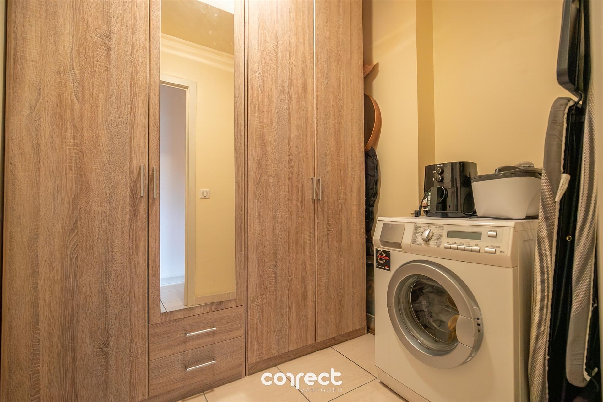 Centraal gelegen, recent , instapklaar gemeubeld appartement met 2 terrassen. - foto 5
