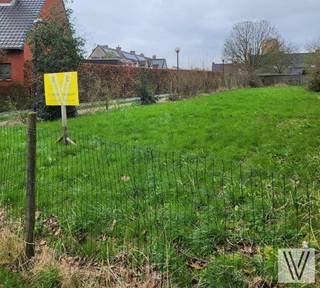 Deze bouwgrond, gelegen nabij het cultureel centrum de spil van Roeselare, biedt een uitstekende kans om jouw droomhuis te realiseren. Met...