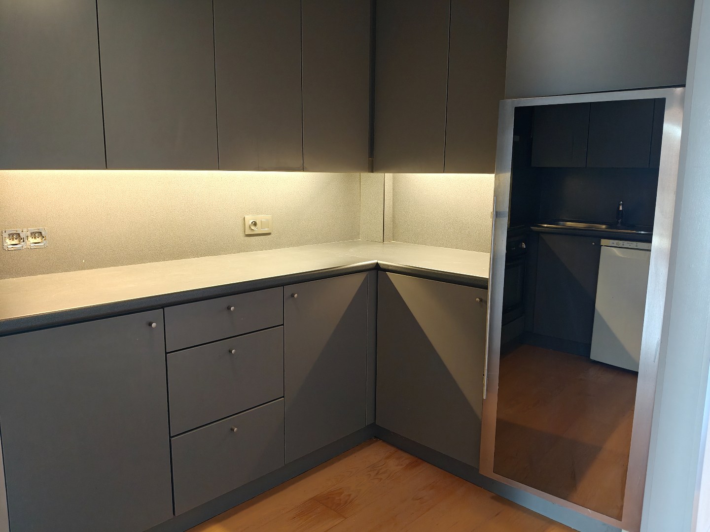 Bright apartment with panoramic sea view on the coast - photo 4