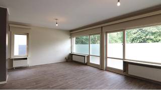 Comfortabel en praktisch 2-slaapkamerappartement met GARAGE en balkonterras op een interessante ligging in Sint-Michiels, dichtbij het station en...