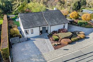 We Invest Ciney Haute-Meuse vous présente une opportunité rare au cœur du charmant village de Bioul. Posez vos valises et écrivez votre histoire...