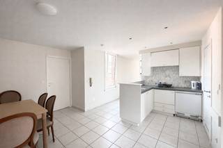 Dit appartement is gelegen op de eerste verdieping in residentie Jacob in de Sint-Jacobsstraat 16, Ieper. Het appartement is gelegen op een...