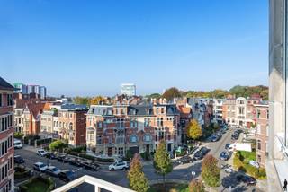 Dit 3 slaapkamerappartement bevindt zich op de 5de verdieping van dit standingvolle gebouw in een van de mooiste wijken van Antwerpen.Met zijn knappe...