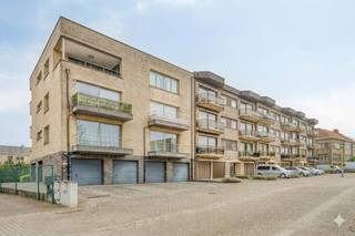 Dit kleinschalige en modern afgewerkte appartementsgebouw is slim ingedeeld en biedt een perfecte mix van wooncomfort en parkeergelegenheid...