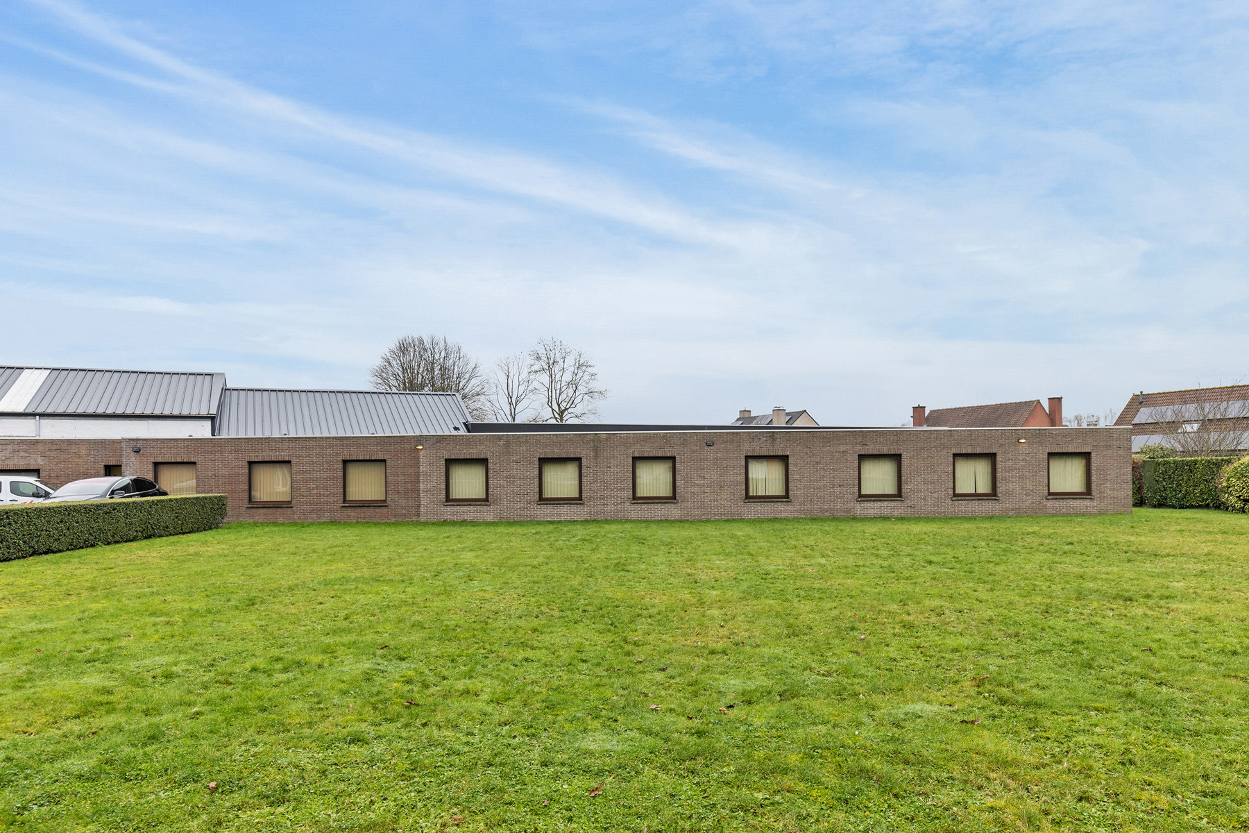 Bedrijfsgebouwen met woonst en gronden op 5.975 m² - foto 2