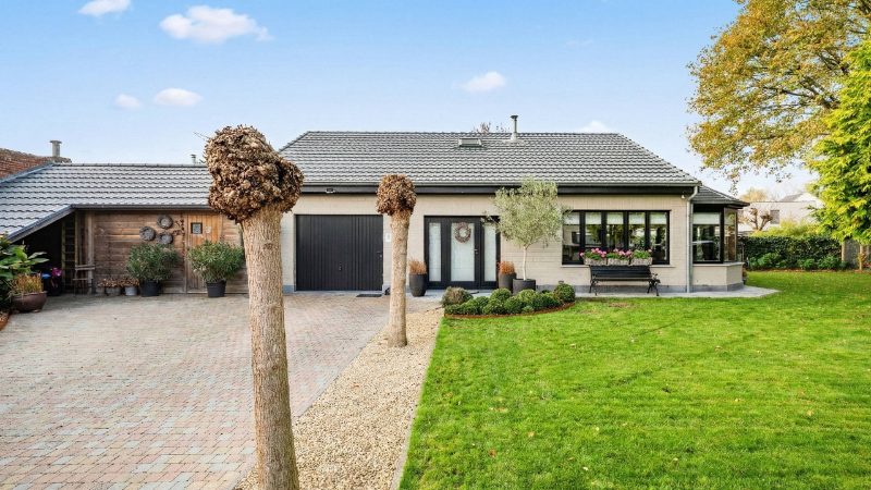 Landhuis van 180m² met openluchtzwembad op 7 are - foto 1