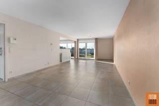 TOPPER!Dit leuke maar bovenal lichtrijke 2-slpk appartement van 109m² vinden we op de tweede verdieping in Residentie Oriënt, een rustig gebouw...
