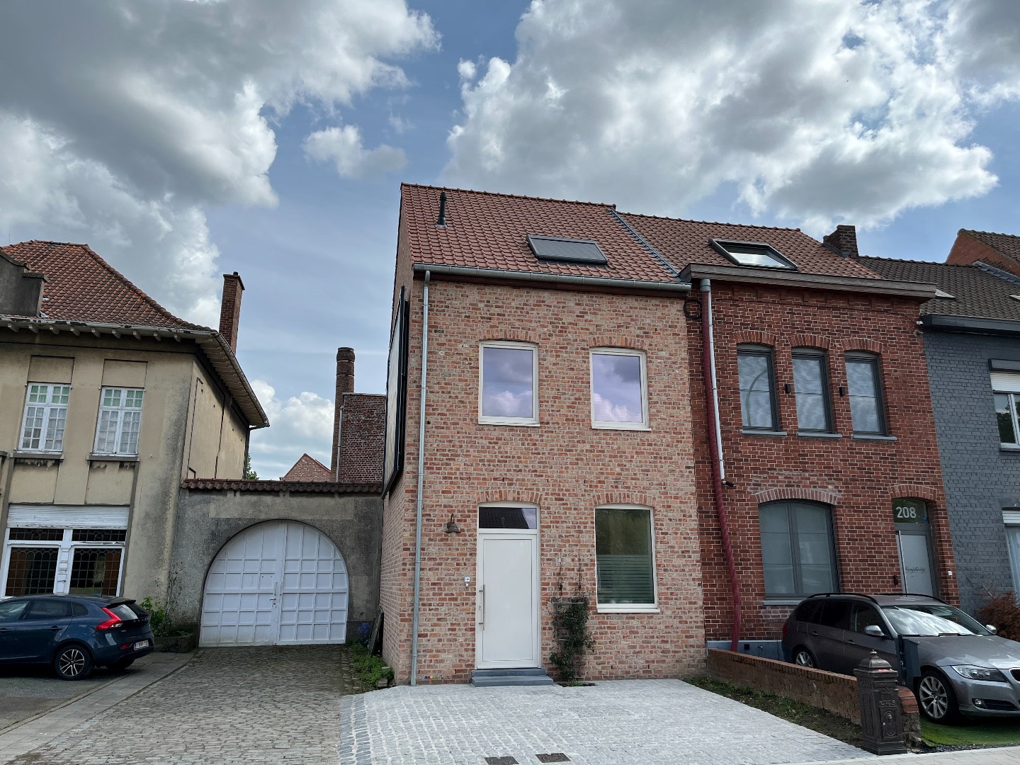 Nieuwbouwwoning met 3 slaapkamers en autostaanplaats! - foto 2