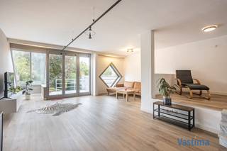 Deze verrassend ruime woning combineert comfort, functionaliteit en een uitstekende ligging op een boogscheut van het centrum van Erembodegem...